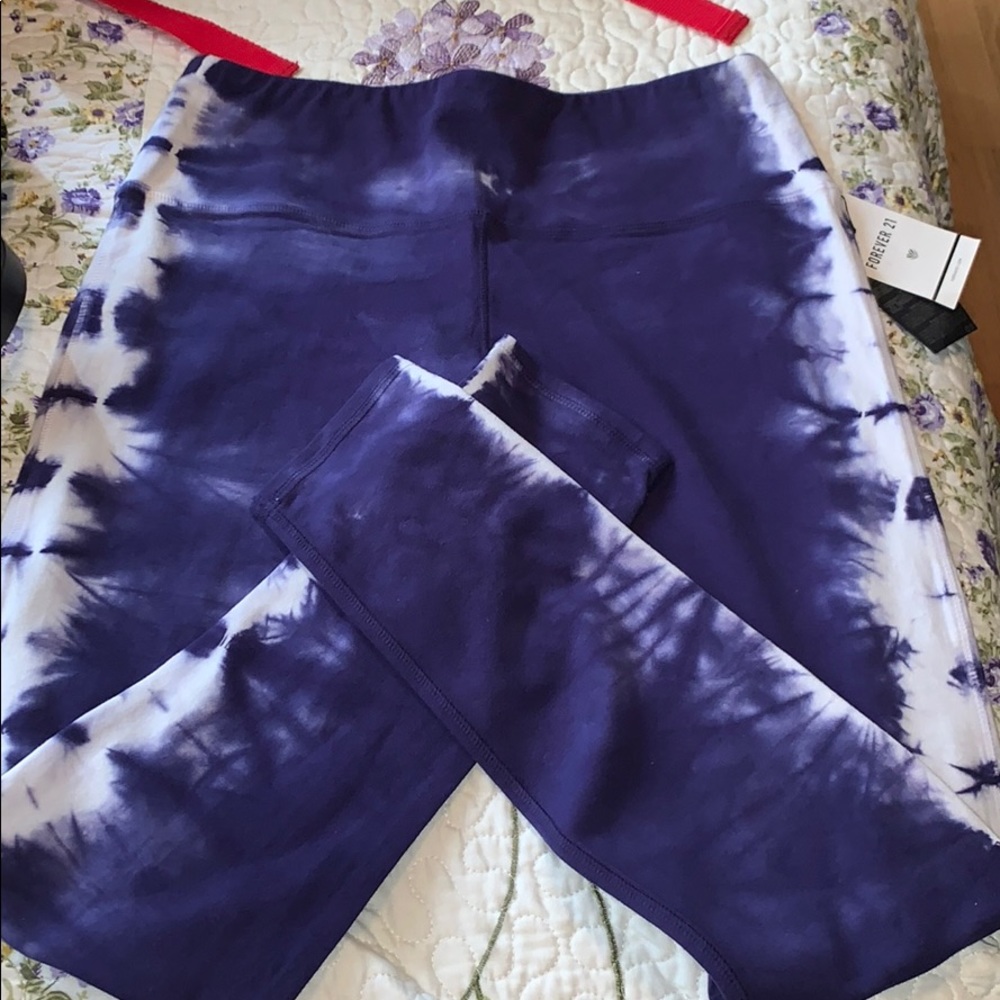 📌NWT NAVY/WHITE TIE-DYE LEGGINGS.